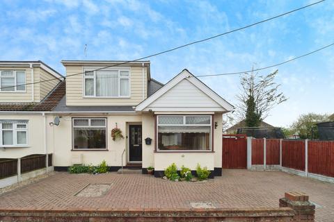 3 bedroom semi-detached house for sale, Kenilworth Gardens, Rayleigh, SS6