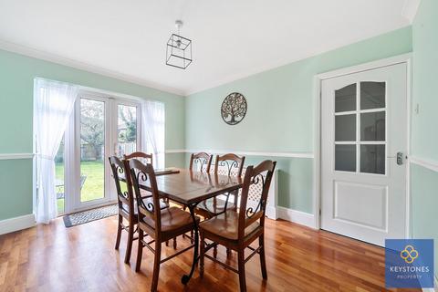 19 Collier Row Lane, Romford, RM5 3BL