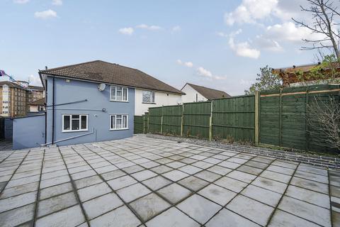 39 Badgers Croft, London, SE9 3DA