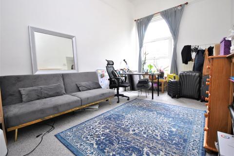 1 bedroom flat to rent, Somertrees Avenue Grove Park SE12