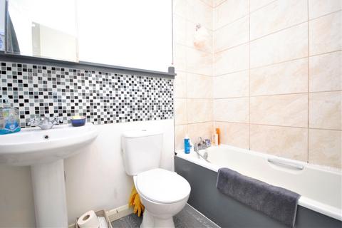 1 bedroom flat to rent, Somertrees Avenue Grove Park SE12