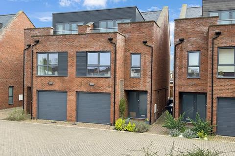 3 bedroom townhouse for sale, Perne Close, Cambridge CB1