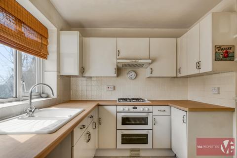 2 bedroom flat for sale - Longwood Gardens, Ilford IG6