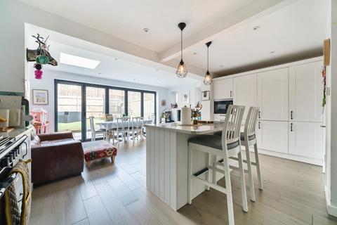 14 Regina Close, Barnet, EN5 4DR