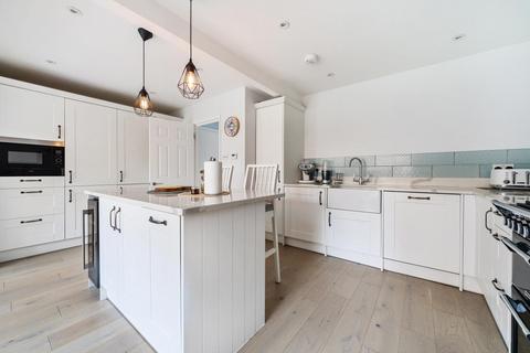 14 Regina Close, Barnet, EN5 4DR