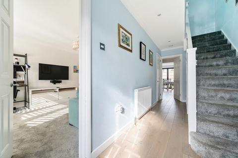 14 Regina Close, Barnet, EN5 4DR