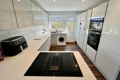 11 Fern Close, Alderholt, Fordingbridge, SP6 3HZ