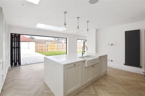 13 Squires Way, Dartford, DA2 7NN