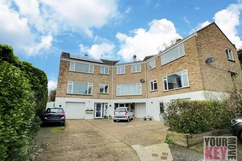 3 bedroom end of terrace house for sale, Naildown close, Seabrook, Hythe, Kent CT21 5TA