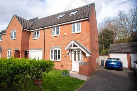 5 bedroom semi-detached house for sale, Swallows Croft, Reading, RG1