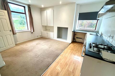 3 bedroom terraced house to rent, Batley WF17