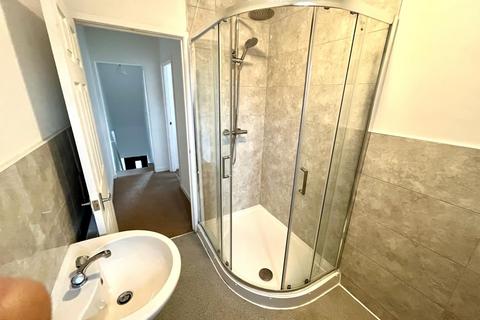 3 bedroom terraced house to rent, Batley WF17