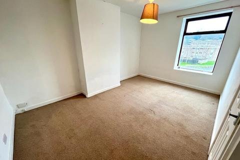 3 bedroom terraced house to rent, Batley WF17
