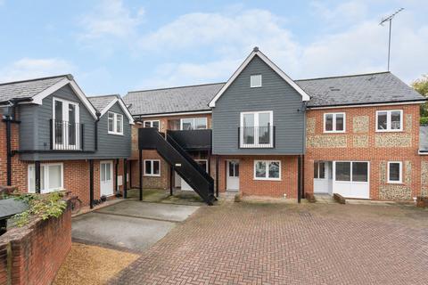 1 bedroom ground floor maisonette to rent, Falkland Road