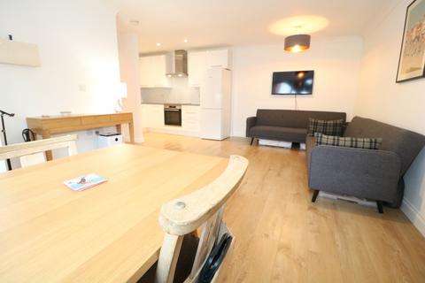 1 bedroom ground floor maisonette to rent, Falkland Road