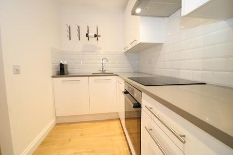 1 bedroom ground floor maisonette to rent, Falkland Road