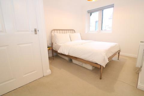 1 bedroom ground floor maisonette to rent, Falkland Road