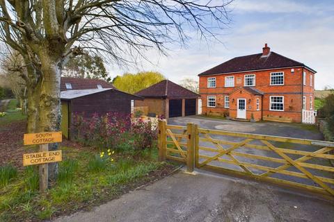 4 bedroom detached house for sale - Hagworthingham, near Horncastle, PE23 4LX; Located in the Lincolnshire Wolds