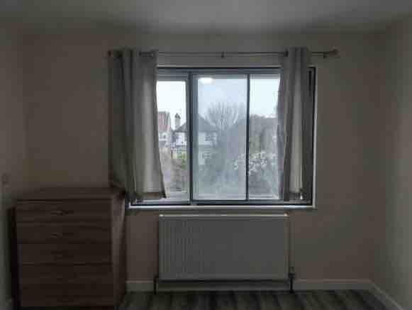 Spacious en suite Double room to let in Hounslow.