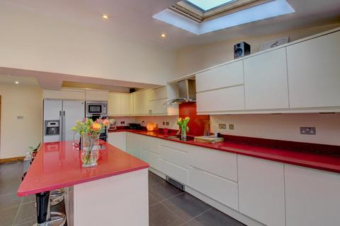 4 bedroom detached house for sale, West End Close, Leeds, LS18