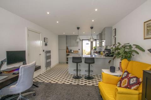 Flat 1, 2a Howley Road, Croydon, CR0 1AZ