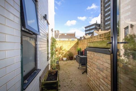 Flat 1, 2a Howley Road, Croydon, CR0 1AZ