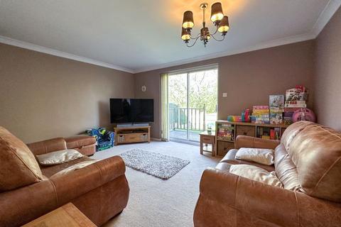 4 bedroom detached house for sale - Mossfield Drive, Biddulph, Staffordshire