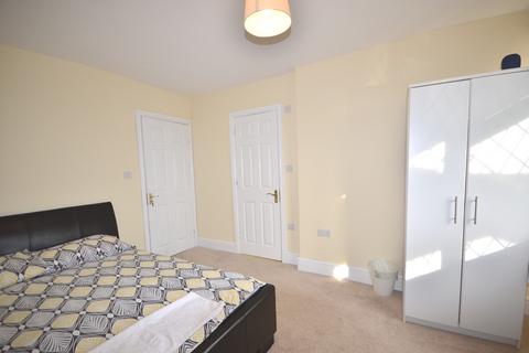 2 bedroom apartment to rent, Swakeleys Road, Ickenham, UB10 8AY