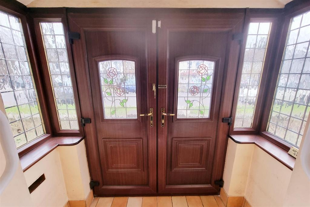 ENTRANCE PORCH &amp; ENTRANCE HALL: