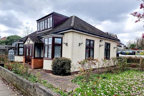 3 bedroom detached bungalow for sale, Green Road, Southgate, N14