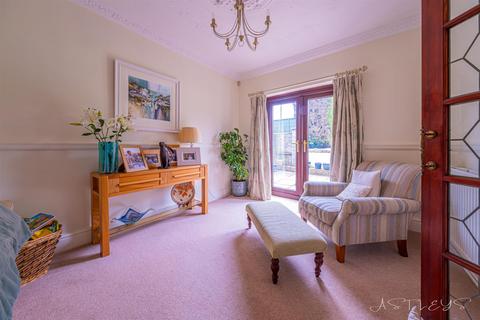 6 bedroom detached house for sale - Clasemont Road, Morriston, Swansea