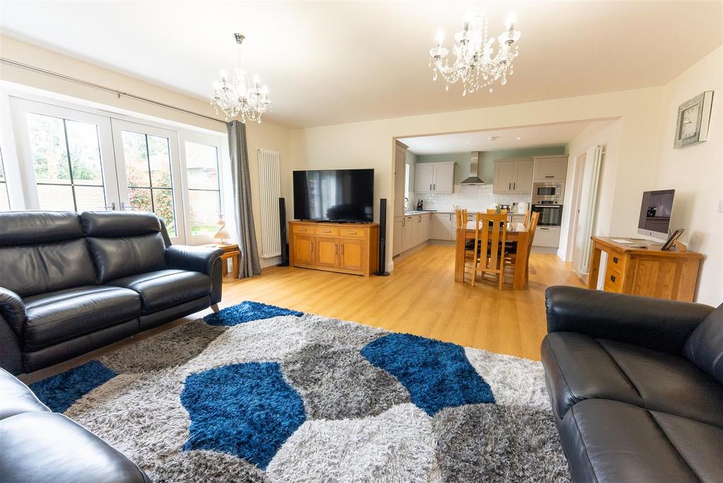 Colchester Road, St. Osyth... 3 bed detached house £450,000