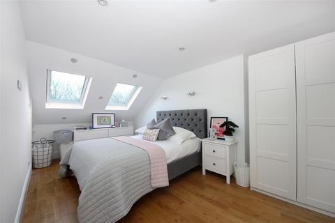 2 bedroom flat for sale, Berrymead Gardens, W3