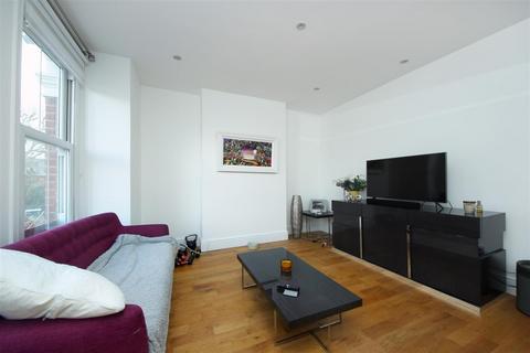 2 bedroom flat for sale, Berrymead Gardens, W3