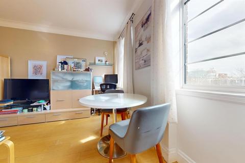 1 bedroom flat for sale, Pembroke Road, London W8