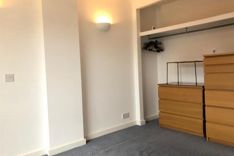 2 bedroom flat to rent, The Quays, Concordia Street, Leeds