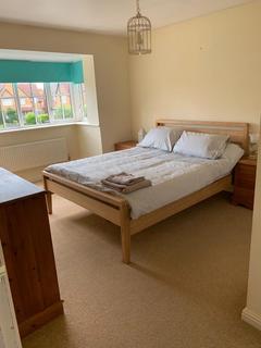 8 Downs Close, Hawkinge, Folkestone, CT18 7PA