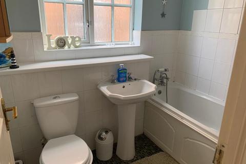8 Downs Close, Hawkinge, Folkestone, CT18 7PA