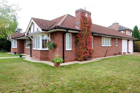 3 bedroom detached bungalow for sale - Turnberry Drive, Woodhall Spa, Lincs, LN10 6UE