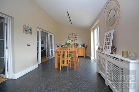 5 bedroom end of terrace house for sale, Beltona Gardens, Cheshunt, Waltham Cross