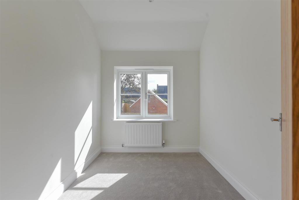 9704bed1dressingroom.jpg