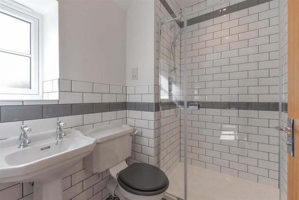 9704bed2ensuite.jpg