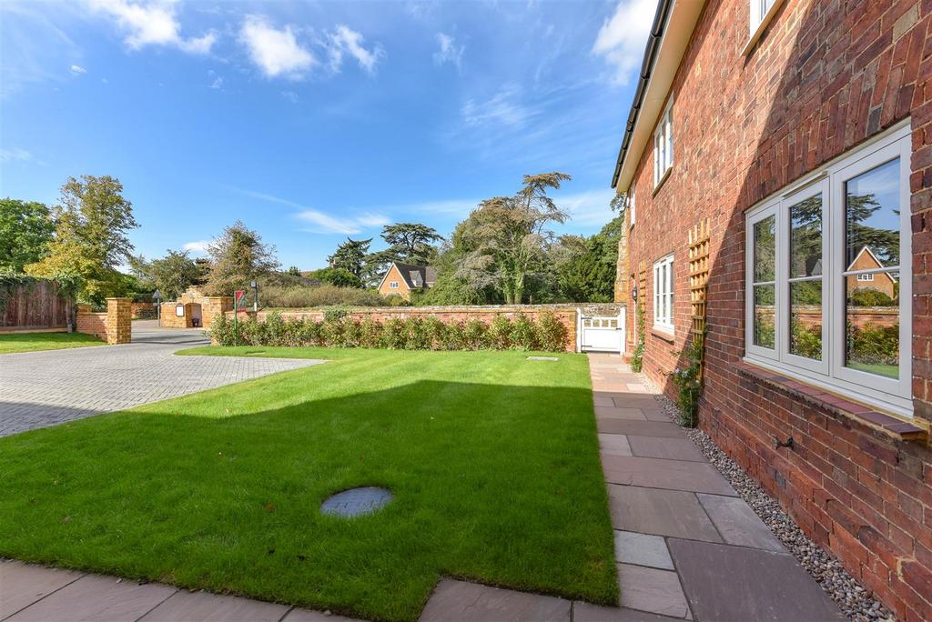 9704frontgarden.jpg