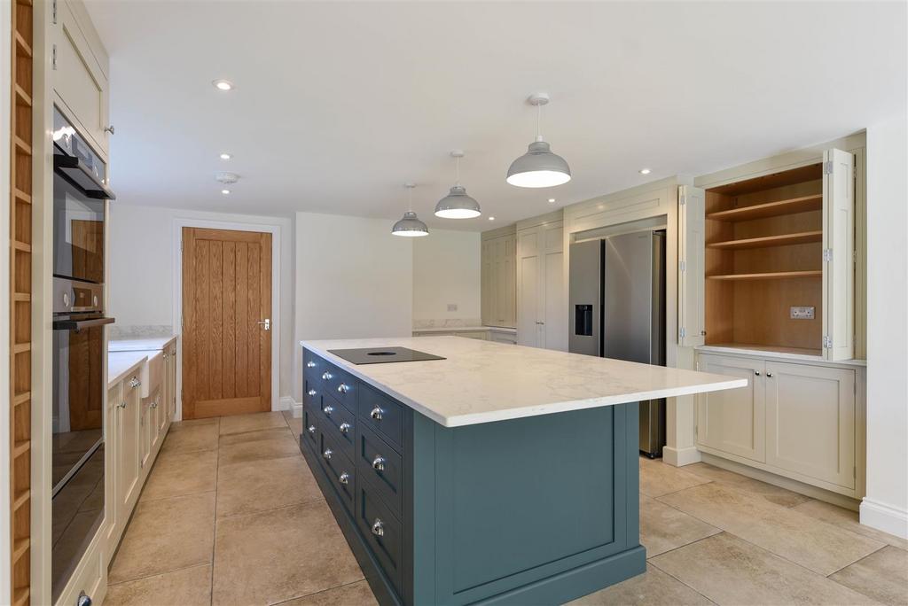 9704kitchen3.jpg