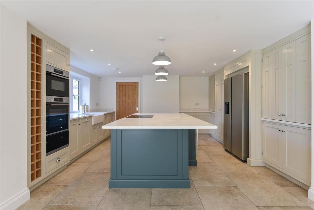 9704kitchen.jpg