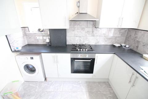 1 bedroom in a house share to rent - The Broadway, Southall