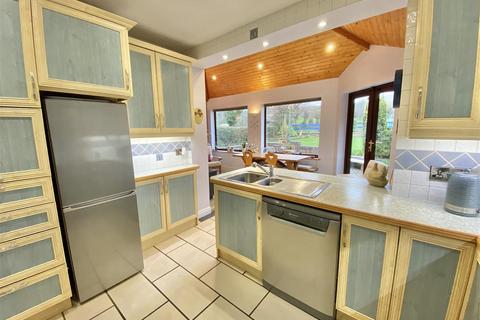 3 bedroom detached bungalow for sale - Green Lane, Hollingworth