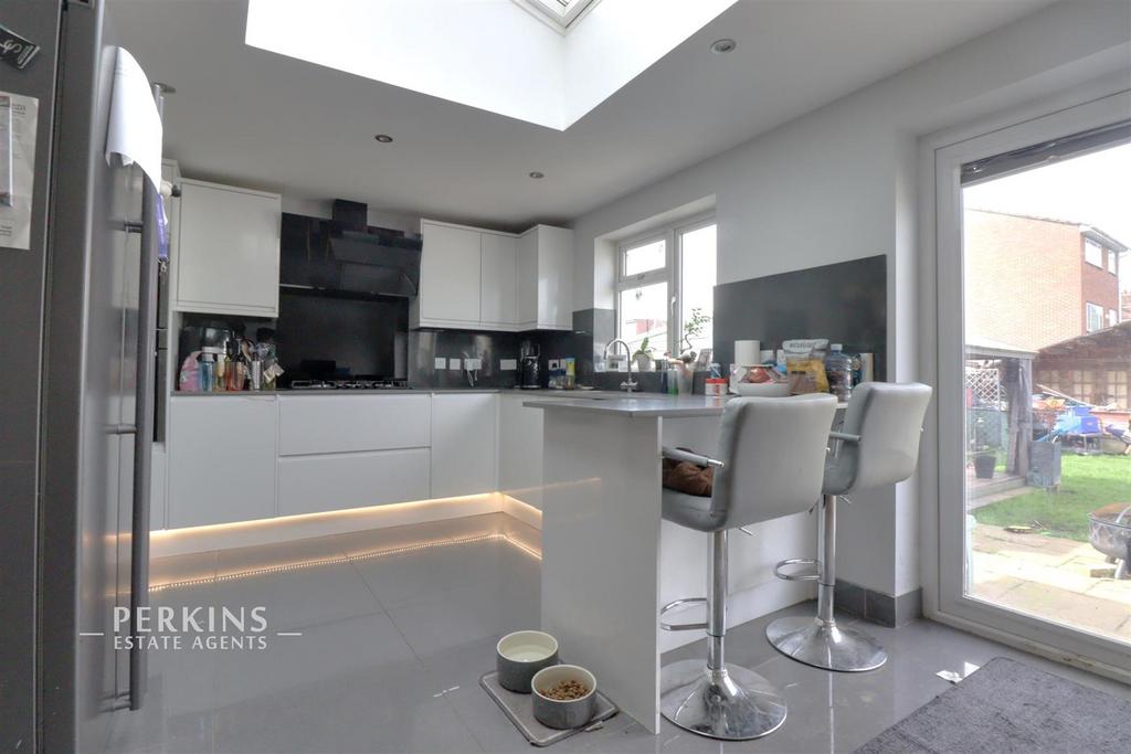 Kitchen2.jpg
