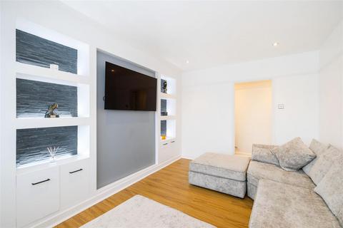 2 bedroom apartment for sale, High Road, Loughton