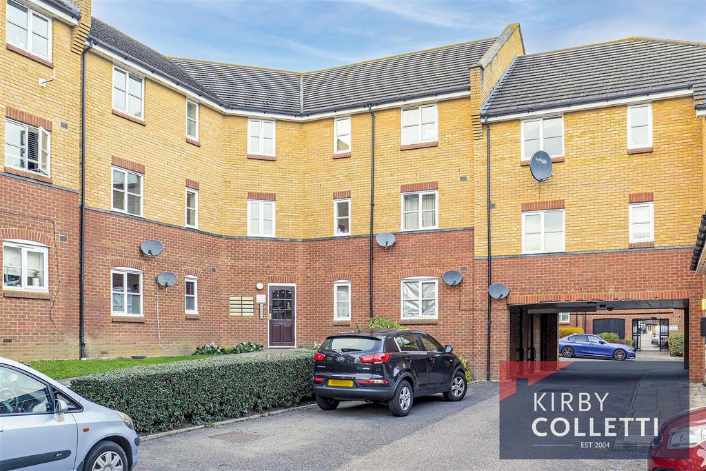 Plomer Avenue, Hoddesdon 2 bed apartment for sale £230,000